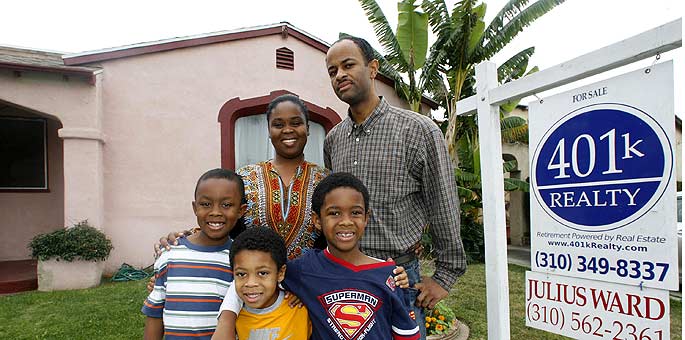 No es una foto de familia. Los Clavon, una familia humilde del Sur de California, tuvieron que poner su casa en venta tras recibir una orden de embargo. En 2005, Alvin Clavon contrató una hipoteca 'basura' con un broker hipotecario local.