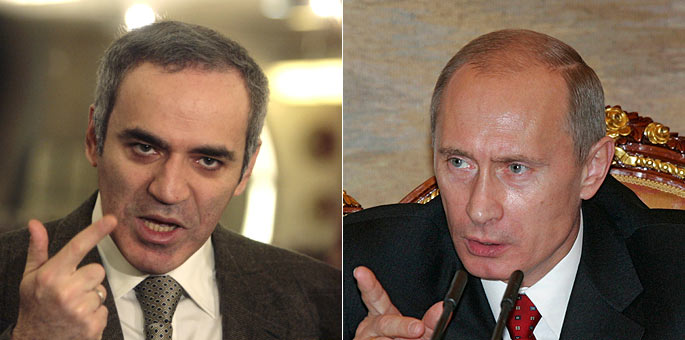 Garry Kasparov, a la izquierda, y Vladimir Putin, a la derecha.
