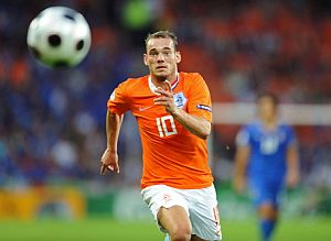 Sneijder, en un contragolpe. (Foto: AFP)