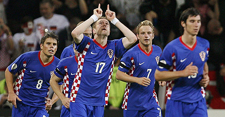Klasnic tras marcar el gol croata. (Foto: EFE)