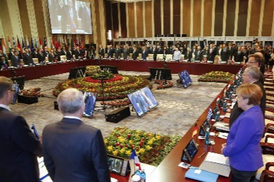 Minuto de silencio de los líderes asistentes en Mongolia a la Cumbre Asem (Asia-Europa). 