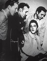 "Million dollar quartet". (De izda. a dcha.) Jerry Lee Lewis, Carl Perkins, Elvis Presley y Johnny Cash.