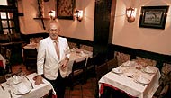 Treinta y tantos. Lucio Blzquez, chef de Casa Lucio, uno de los establecimientos capitalinos que lleva ms de tres dcadas funcionando con xito. (Foto: Kike Para)