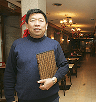 Chang Li Qian, propietario del restaurante chino 'La Buenaventura'. (Foto: Carlos Miralles)