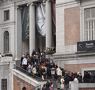 Colas de entrada al Museo del Prado. (Foto: Jaime Villanueva).