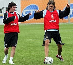 Messi y Crespo son dos de los pilares de la albiceleste. (Foto: AFP)