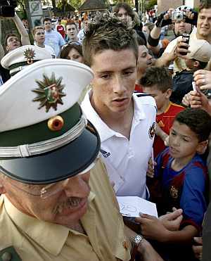 Fernando Torres, a su llegada al centro de entrenamiento de la seleccin. (Foto: EFE)
