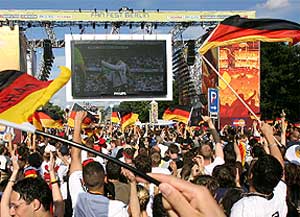 Seguidores alemanes celebran la victoria en Berlín. (AFP)