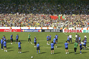 Brasil entrena bajo una enorme expectacin. (Foto: AP)