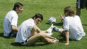 Varios jugadores argentinos durante el entrenamiento de la albiceleste. (Foto: AP)