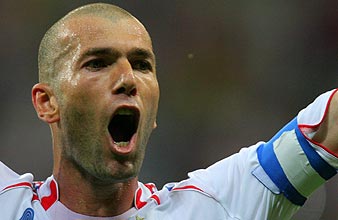 Zidane celebra la victoria francesa. (Foto: EFE)
