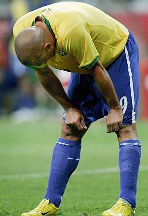 Ronaldo, abatido tras la eliminacin de Brasil ante Francia. (Foto: EFE)