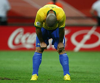 Ronaldo, en un gesto de desesperacin durante el partido ante los franceses. (Foto: REUTERS)