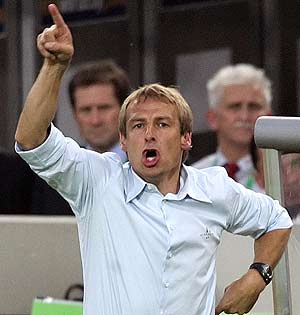 Klinsmann da instrucciones en un partido del Mundial. (Foto: REUTERS)