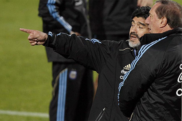 Bilardo y Maradona, en un entrenamiento de la seleccin argentina. | Ap
