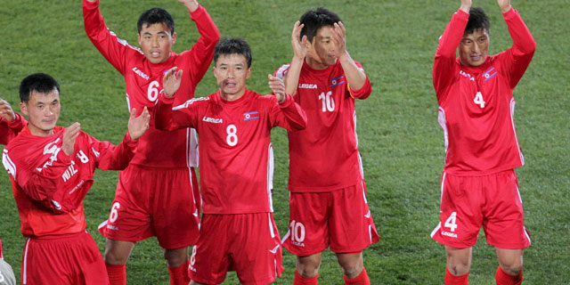 Los coreanos tras el partido (Foto: Efe)