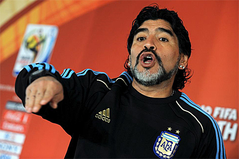 Maradona, en rueda de prensa, este medioda. | Efe