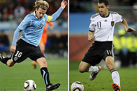 Forln (i) aspira a ser el 'pichichi' del torneo y Klose el de la historia del Mundial. | Afp