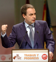 El presidente del Gobierno, Jos Luis Rodriguez Zapatero, durante su intervencin en el 39 Congreso Confederal de UGT. (Foto: EFE)