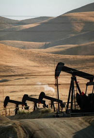 Pozos petrolíferos en California. (Foto: AP).