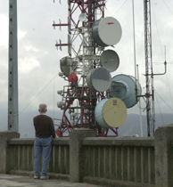 Ms all de la acumulacin de antenas. Las grandes 'telecos' europeas buscan salidas en un mercado saturado. (Foto: MITXI).