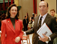 Ana Patricia y Emilio Botn, padre e hija, y presidentes de Banesto y SCH, respectivamente. (Foto:EFE)
