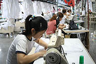 El crecimiento en el dficit con China se produce a pesar del descenso del 10,9% en las importaciones textiles. (Foto: AFP)