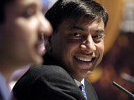 El magnate del acero, Lakshmi Mittal, durante el anuncio de la OPA sobre Arcelor. (Foto: AFP)