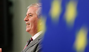 El comisario europeo de Mercado Interior, Charlie McCreevy. (Foto: AFP)