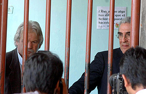 Julio Gavito y Pedro Snchez, en una celda en Santa Cruz. (Foto: AFP)