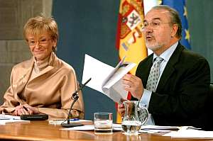 Fernndez de la Vega y Solbes, tras el Consejo de Ministros. (Foto: EFE)