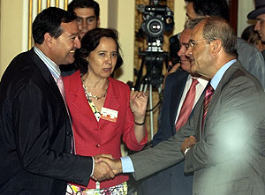 Portillo saluda al presidente de la Junta de Andaluca, Manuel Chvez, el pasado diciembre. (Foto: Conchitina)
