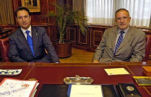 El presidente de Afinsa, Juan Antonio Cano Cuevas, y su director general, Vicente Martn Pea. (Foto: C. Miralles)