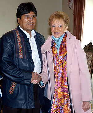 Evo Morales junto a Mara Teresa Fernndez de la Vega durante la visita de sta a Bolivia. (Foto: AFP)