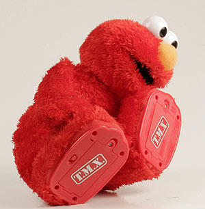 Una de las peculiares poses de Elmo. (Foto: AP)