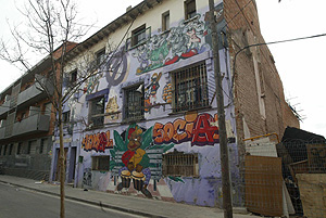 Un casa 'okupada' que fue desalojada en 2004 en Barcelona. (Foto: EL MUNDO)