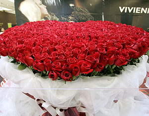 Un ramo gigante de rosas rojas, la flor ms demandada cada 14 de febrero. (Foto: EFE)