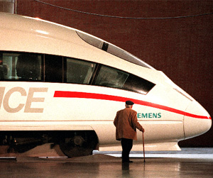 Prototipo de locomotora del AVE que unir Madrid y Barcelona. (Chema Tejeda)