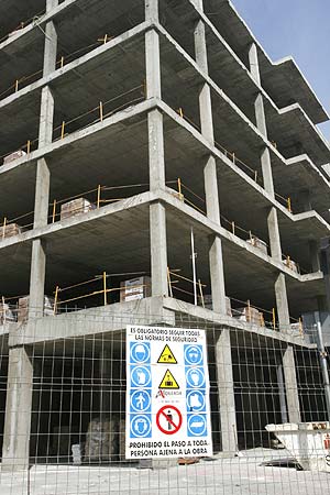 Un edificio de viviendas en construccin en Coslada, Madrid. (Foto: EFE)