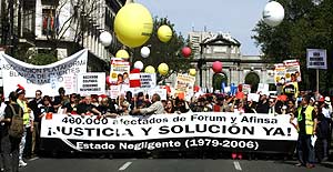 Una de las manifestaciones de afectados por la presunta estafa filatlica, en Madrid. (Foto: EFE)