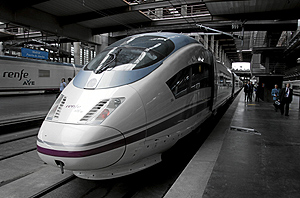 El nuevo modelo de AVE, S-103, suministrado por Siemens. (Foto: JAVI MARTNEZ)