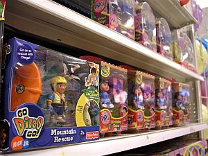 Fisher Price, una de las divisiones de Mattel, ha tenido que retirar 83 tipos de juguetes, incluidos entre ellos algunos tan populares como Elmo y la Gallina Caponata. (Foto: AP)