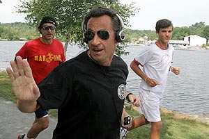 Sarkozy, el 12 de agosto, haciendo ejercicio en Wolfeboro. (Foto: AFP)