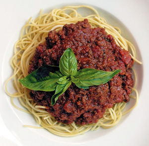 Tpico plato de espaguetis a la boloesa con una gran cantidad de carne picada. (Foto: EL MUNDO)
