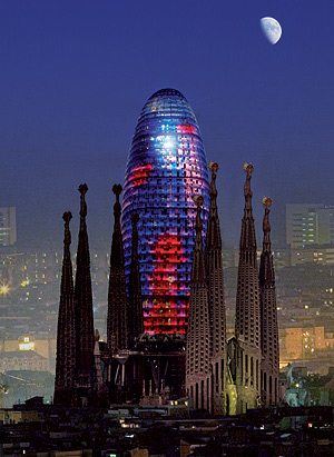 Imagen de la Torre Agbar en Barcelona. (Foto: EL MUNDO)