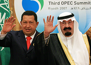 Hugo Chvez, presidente de Venezuela, y el rey saud Abdal bin Abdelaziz. (Foto: AFP)