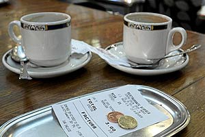 El precio de un caf se ha encarecido un 70% en seis aos, segn UCE-Andaluca. (Foto: D. Sinova)