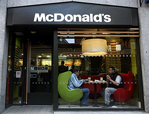 Local de la cadena de hamburguesas en Londres (FOTO: AP)
