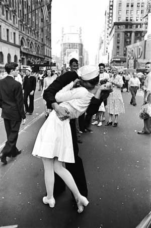 El famoso beso de Times Square. (Foto: Alfred Eisenstaedt)