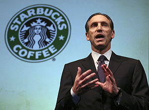 Howard Schultz, consejero delegado y fundador de Starbucks, durante la junta de accionistas, en Seattle. (Foto: REUTERS)